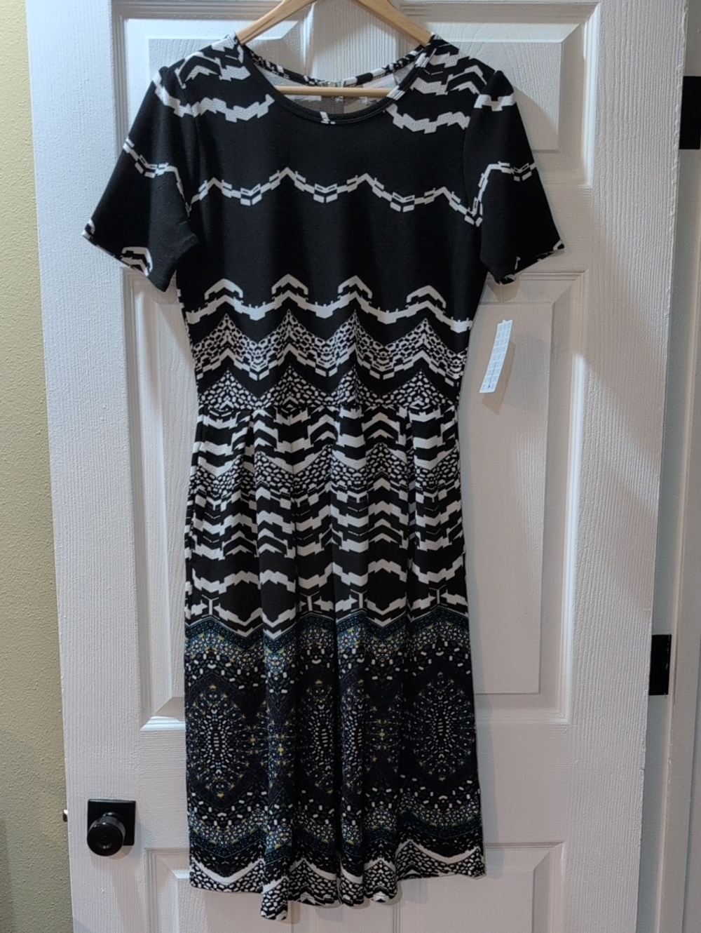 Women's Black and White Patterned Short-Sleeve Dress With A Long Sweater Cover